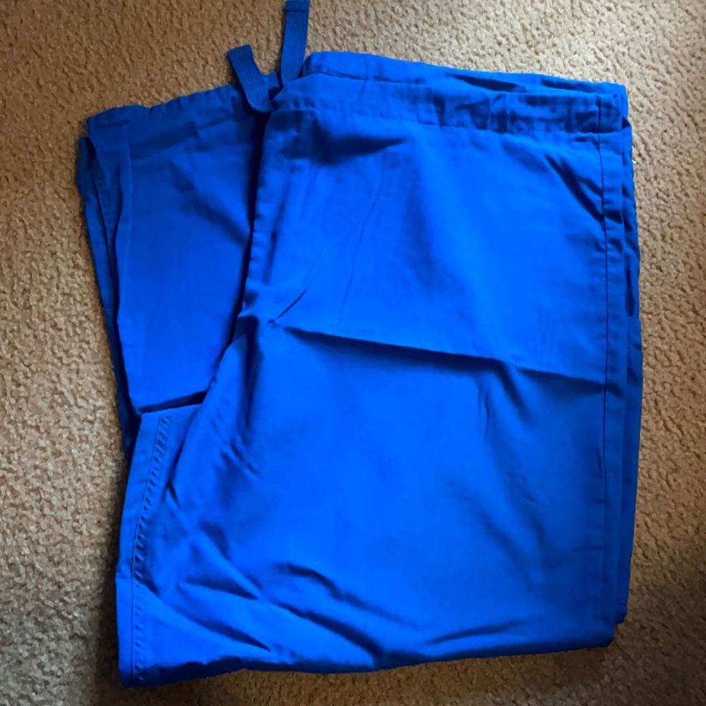 3 scrub pants